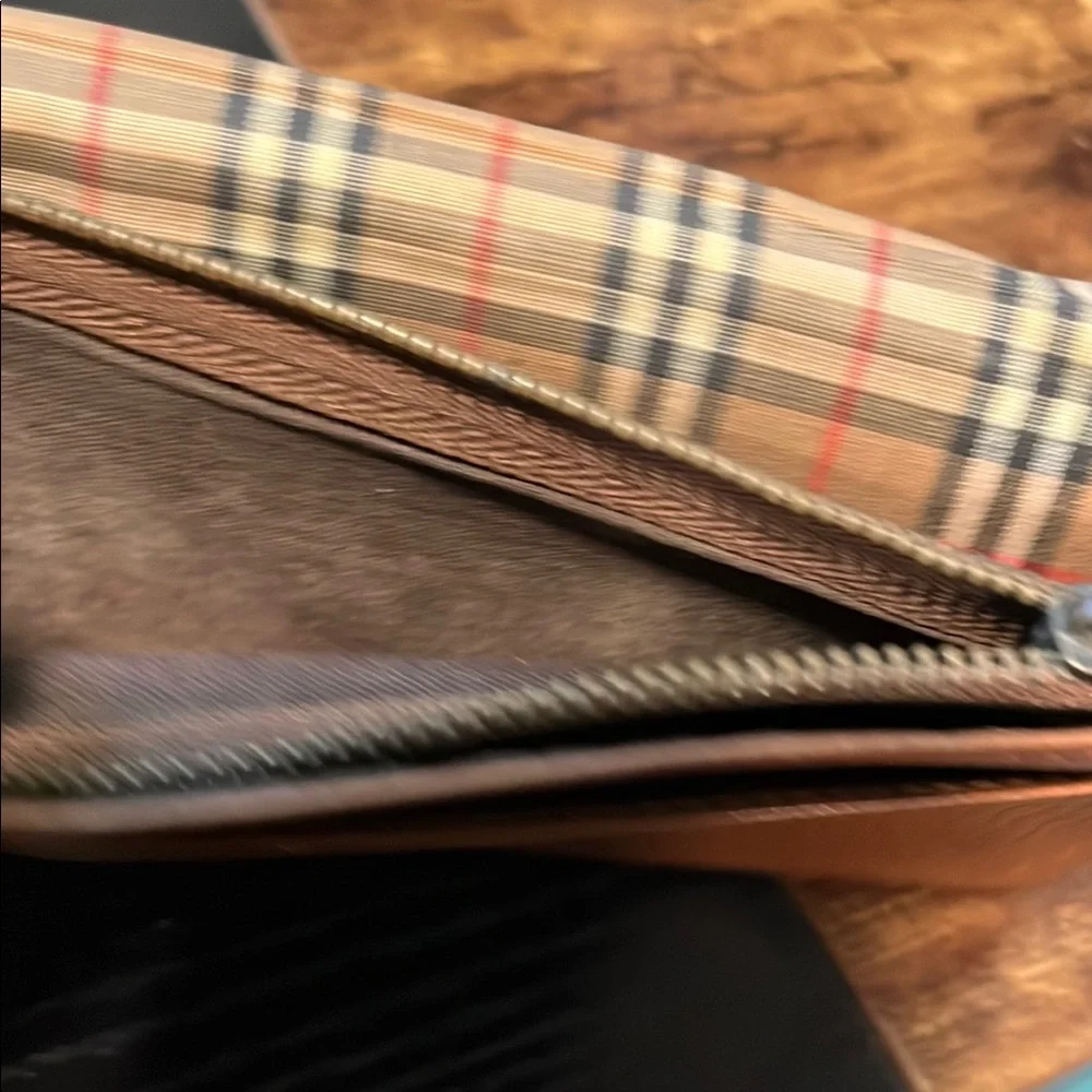 Burberry bifold leather
